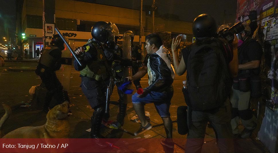 protest peru.jpg